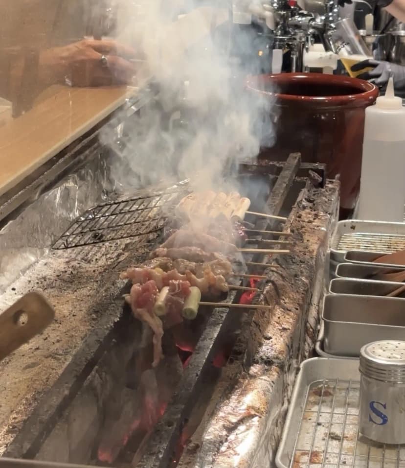 숯불 위에서 굽는 친푼칸푼의 야키토리