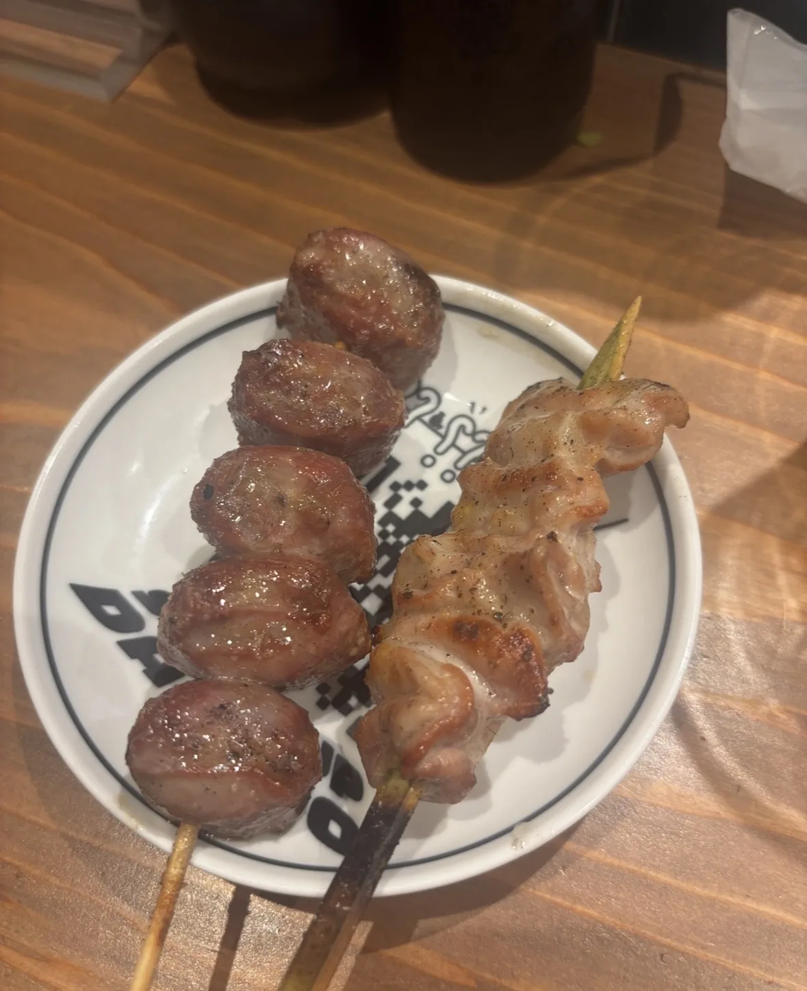 친푼칸푼 스탠드업 다이묘점에서 먹은 야키토리 꼬치 두 개