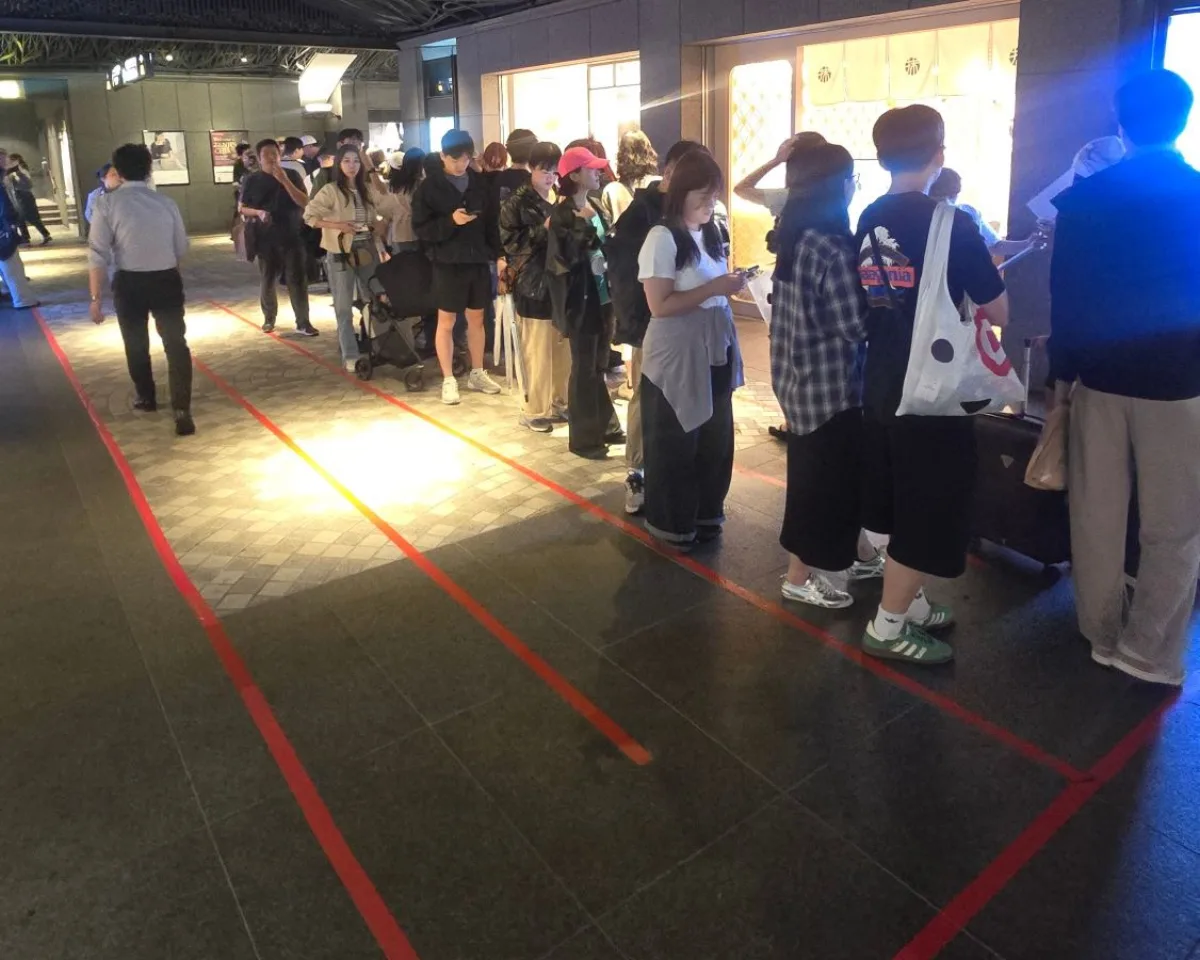 후쿠오카 이모야 킨지로 텐진지하상가점, 갓 튀긴 고구마 이모켄피 웨이팅 모습