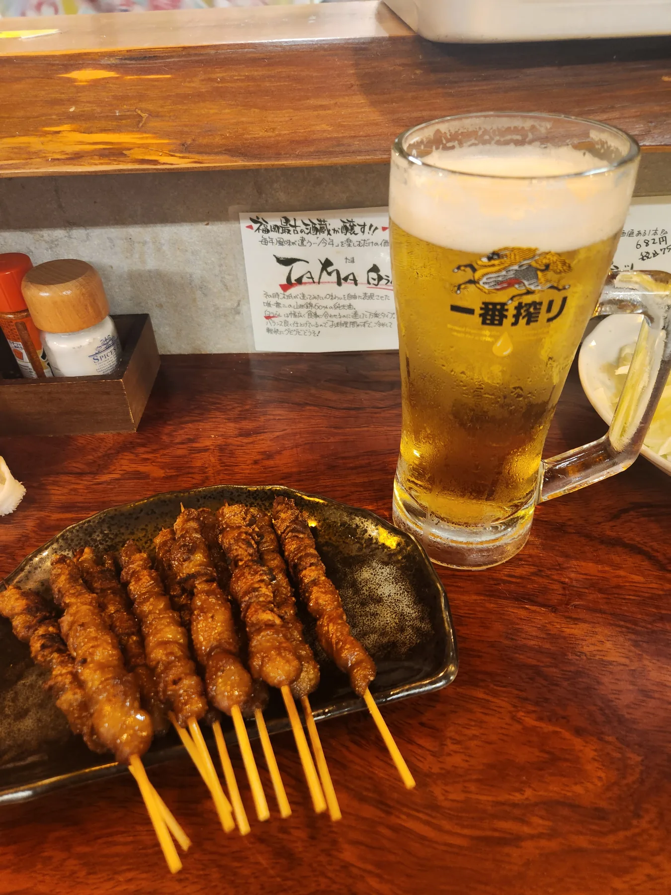 후쿠오카 카와야 기온점, 겉바삭 속 쫄깃한 토리카와 닭껍질 꼬치