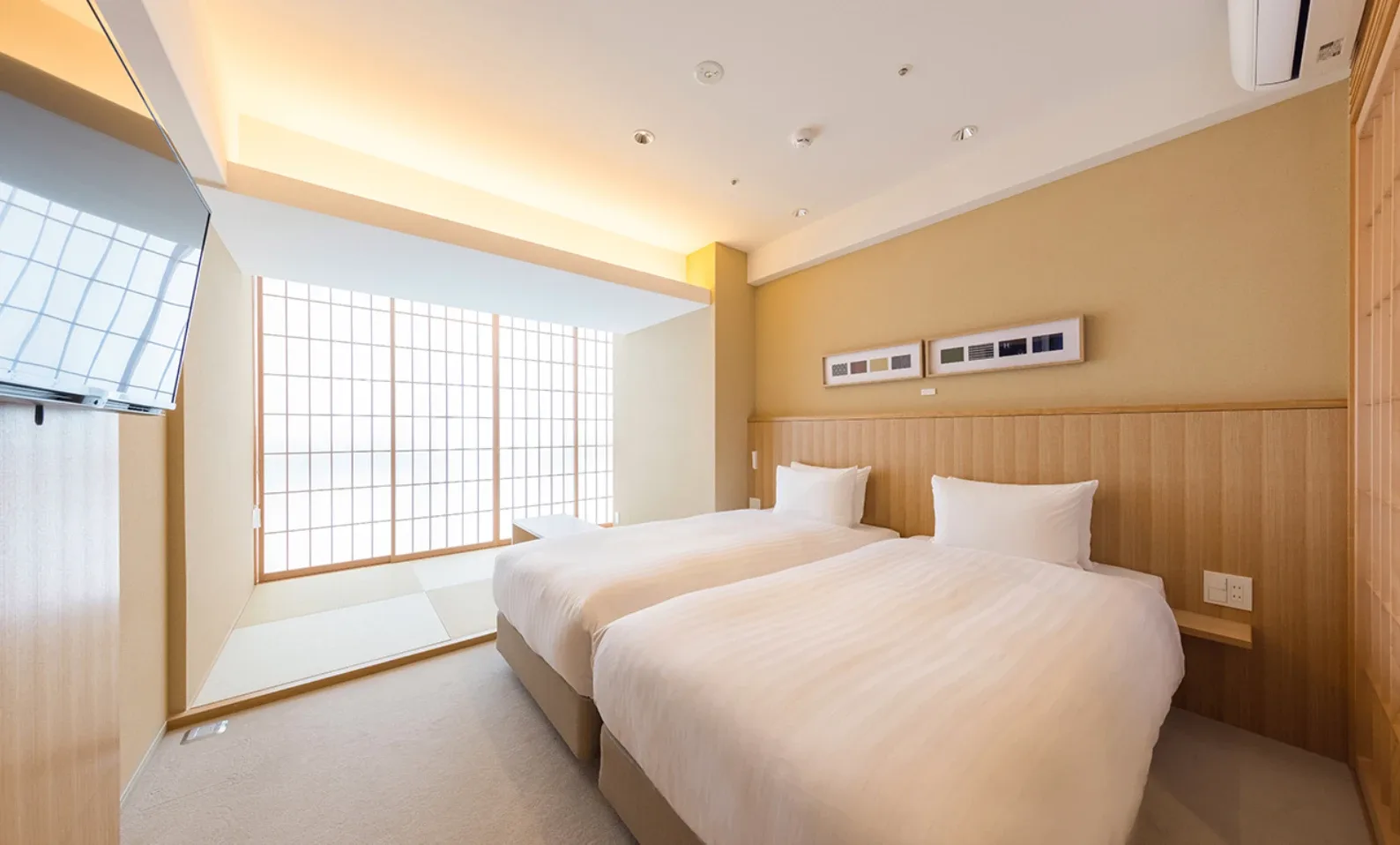 9 HOTEL HAKATA 트윈 침대 옆 다다미 공간